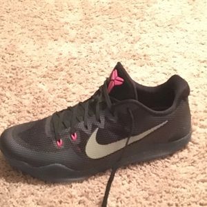 Nike Kobe 11 Low Black and Pink Size 12